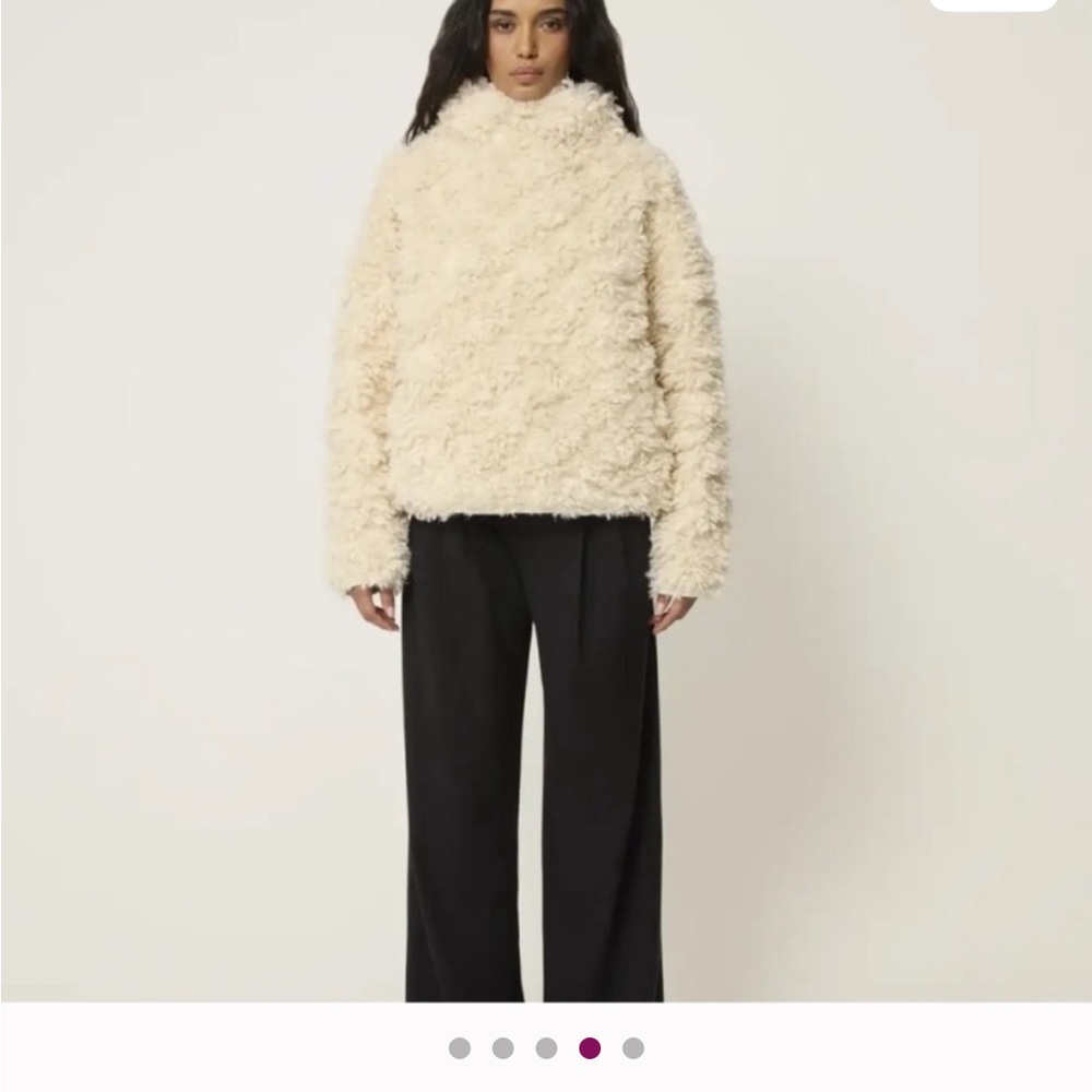 **ISO** KHY pullover- DO NOT BUY